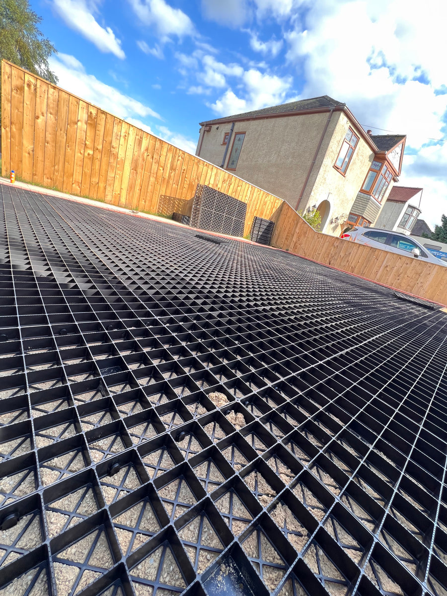 Chris Welbourne's drive showing exposed ibran-x gravel grids