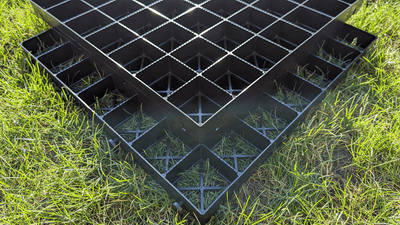 Grass grids with interlocking connectors for secure assembly