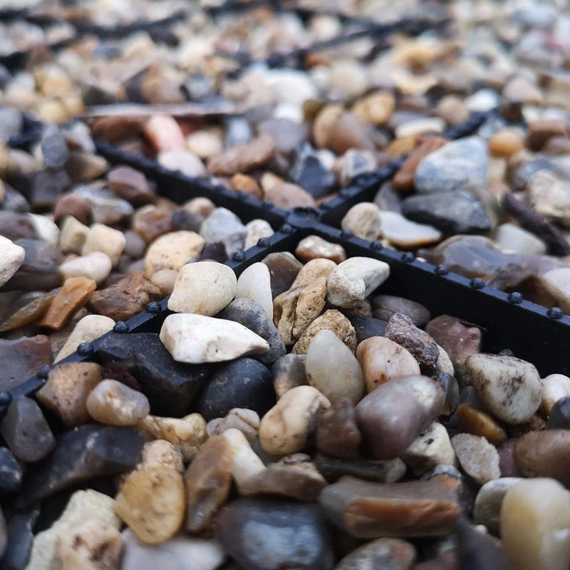 Chargez l&#39;image dans la visionneuse de la galerie, gravel driveway grids filled with stone pebbles
